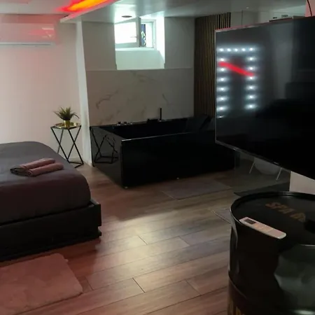 Cozy With Private Jacuzzi
