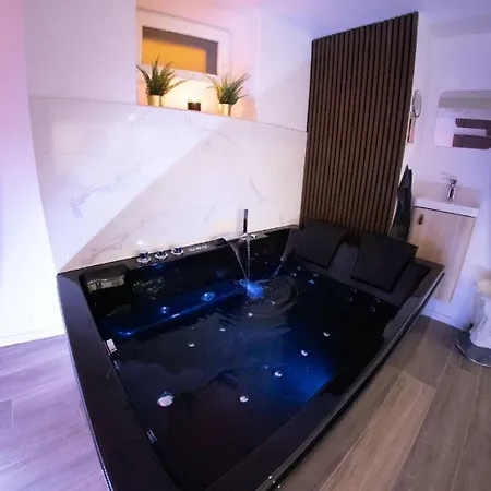 Cozy With Private Jacuzzi