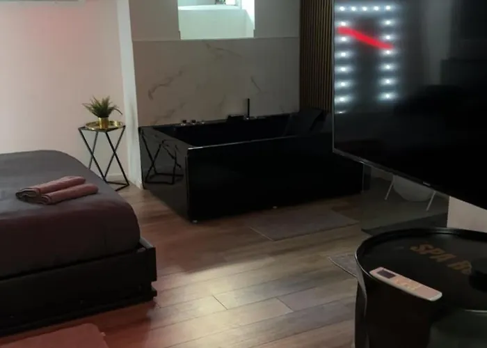 Cozy With Private Jacuzzi